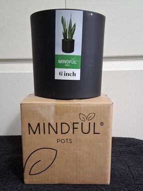 Mindful Pots 6-inch Charcoal Black Plant Pot